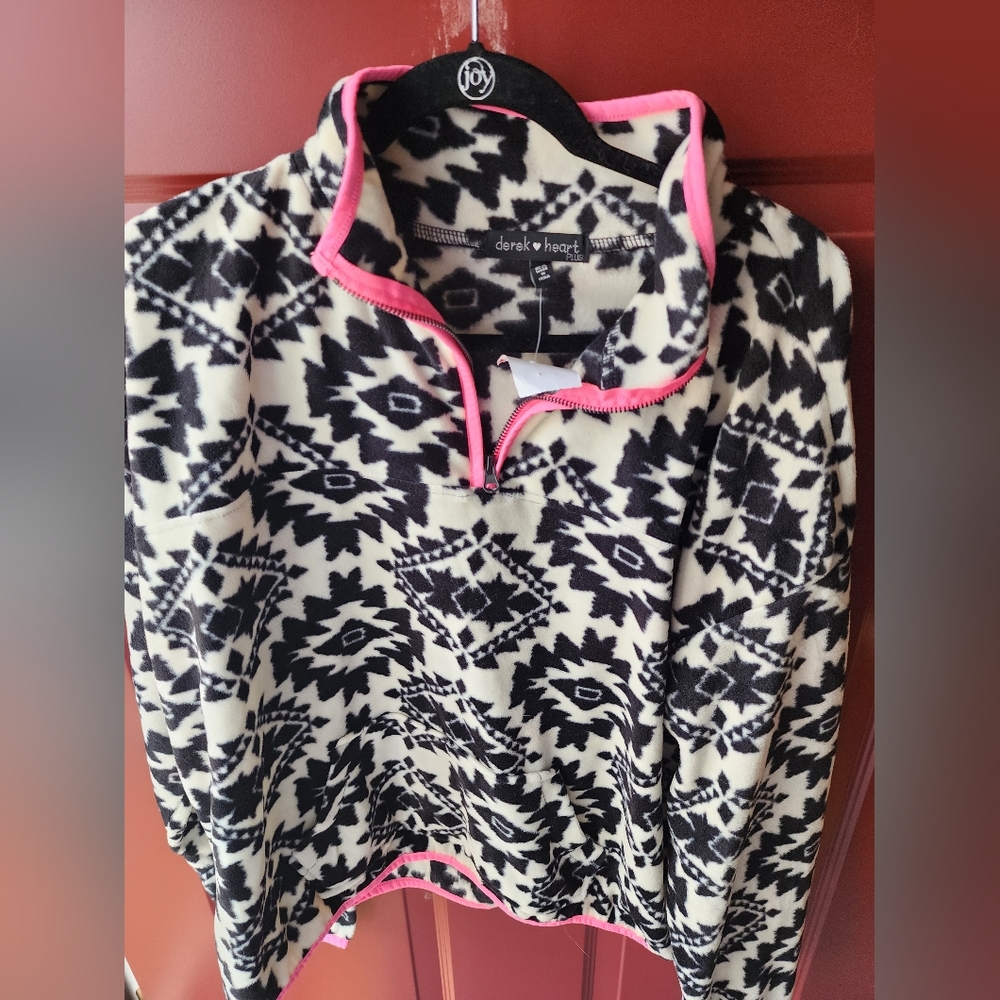 Fleece black white and pink top.2x